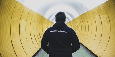 Fraudes no mercado de tecnologia: engenheiro indiano trapaceia startups